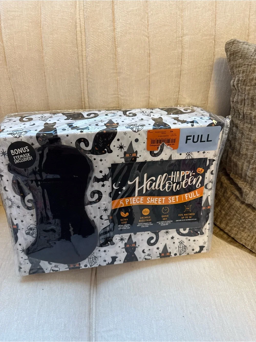 Full 5-Piece Sheet Set with Bonus Eyemask - Black & White Cat Print